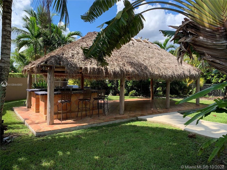 Vendido Recientemente: $1,349,900 (5 camas, 5 baños, 5172 Pies cuadrados)