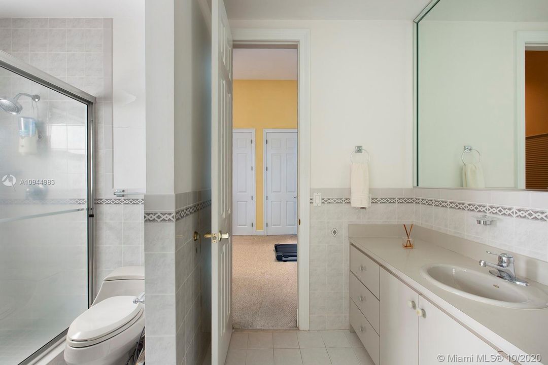 Vendido Recientemente: $1,349,900 (5 camas, 5 baños, 5172 Pies cuadrados)