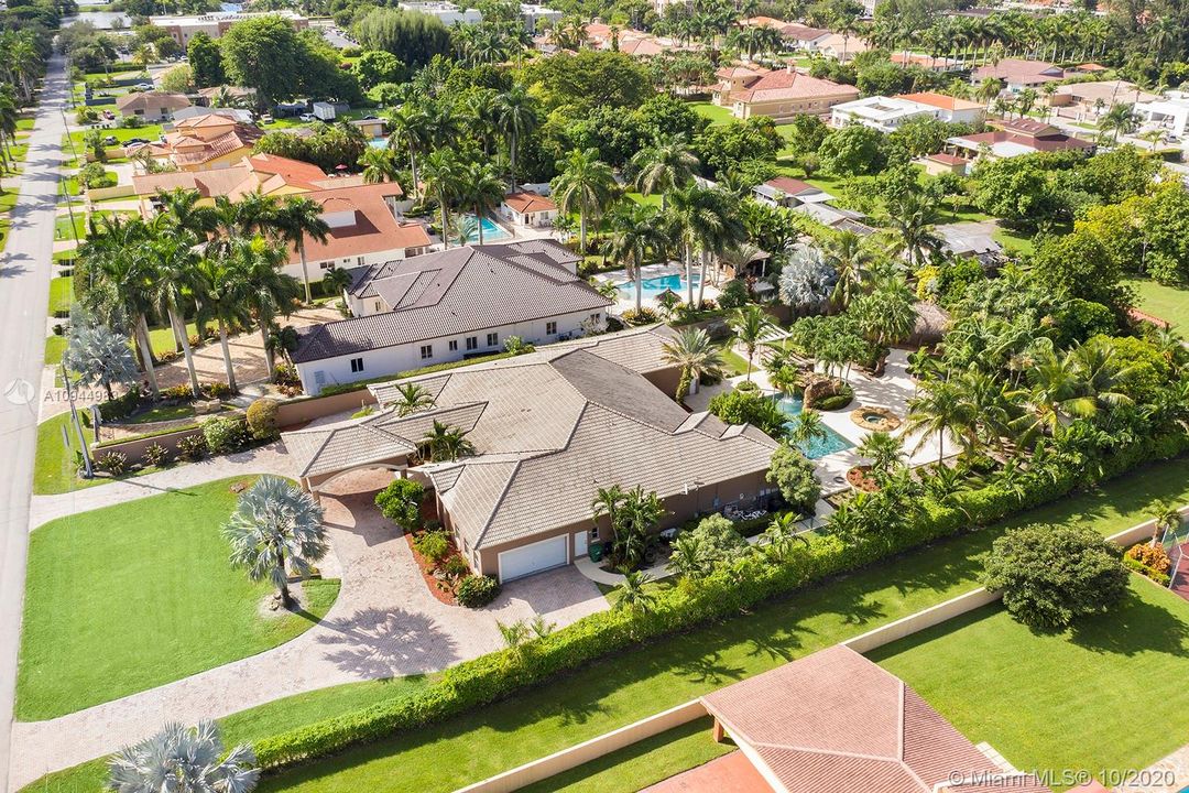 Vendido Recientemente: $1,349,900 (5 camas, 5 baños, 5172 Pies cuadrados)