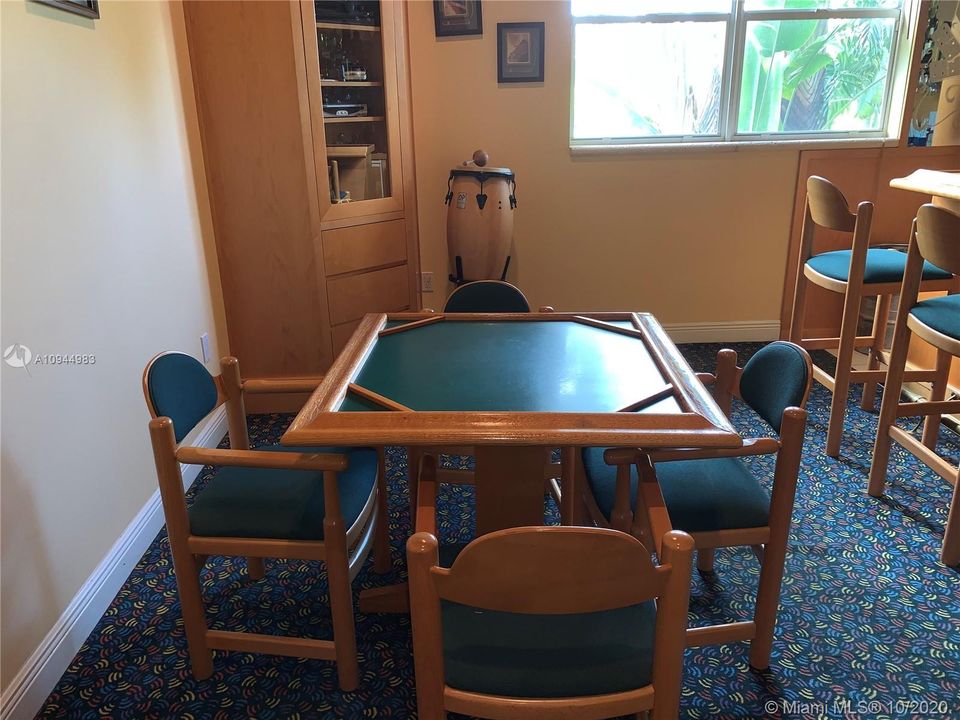 Vendido Recientemente: $1,349,900 (5 camas, 5 baños, 5172 Pies cuadrados)