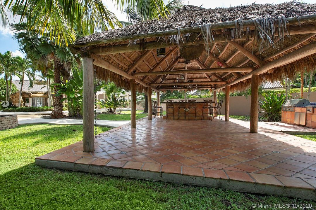 Vendido Recientemente: $1,349,900 (5 camas, 5 baños, 5172 Pies cuadrados)