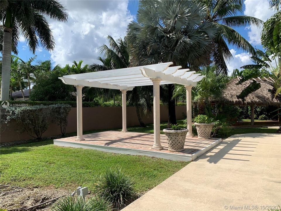 Vendido Recientemente: $1,349,900 (5 camas, 5 baños, 5172 Pies cuadrados)