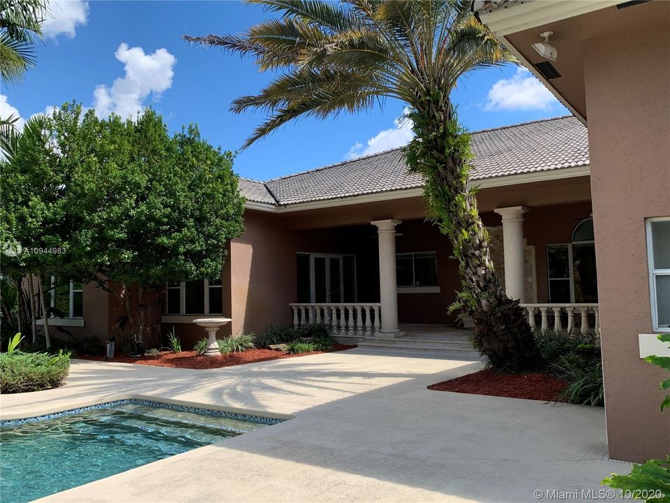 Vendido Recientemente: $1,349,900 (5 camas, 5 baños, 5172 Pies cuadrados)
