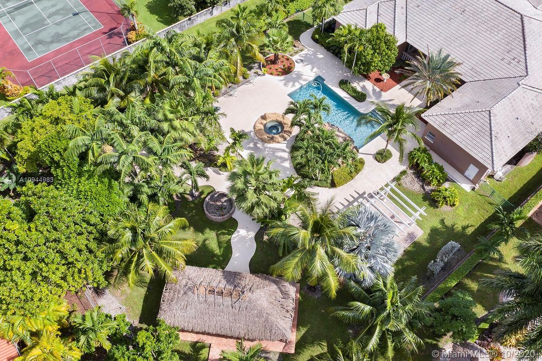 Vendido Recientemente: $1,349,900 (5 camas, 5 baños, 5172 Pies cuadrados)