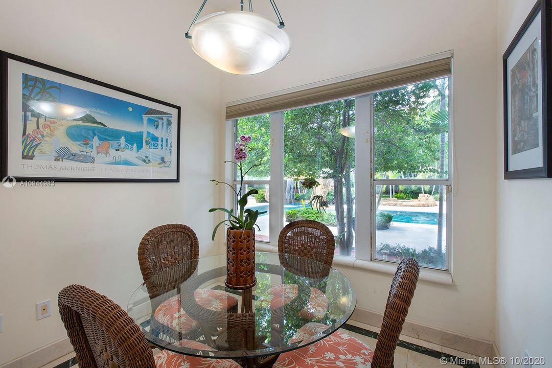 Vendido Recientemente: $1,349,900 (5 camas, 5 baños, 5172 Pies cuadrados)