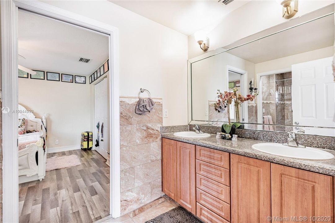 Shared guest bathroom
