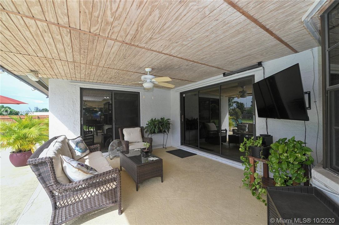 Vendido Recientemente: $489,900 (4 camas, 2 baños, 2246 Pies cuadrados)