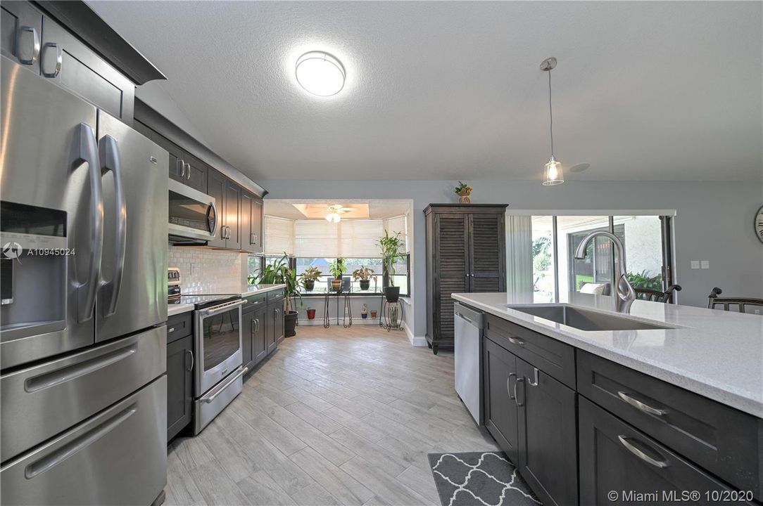 Vendido Recientemente: $489,900 (4 camas, 2 baños, 2246 Pies cuadrados)