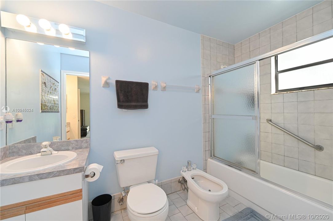 Vendido Recientemente: $489,900 (4 camas, 2 baños, 2246 Pies cuadrados)