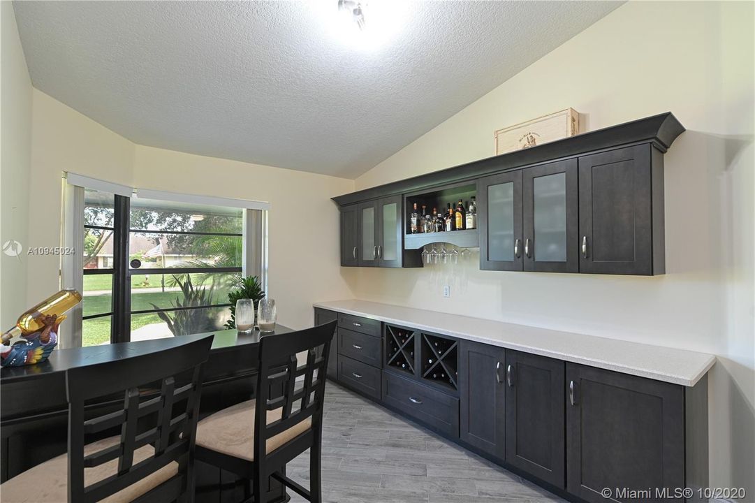 Vendido Recientemente: $489,900 (4 camas, 2 baños, 2246 Pies cuadrados)