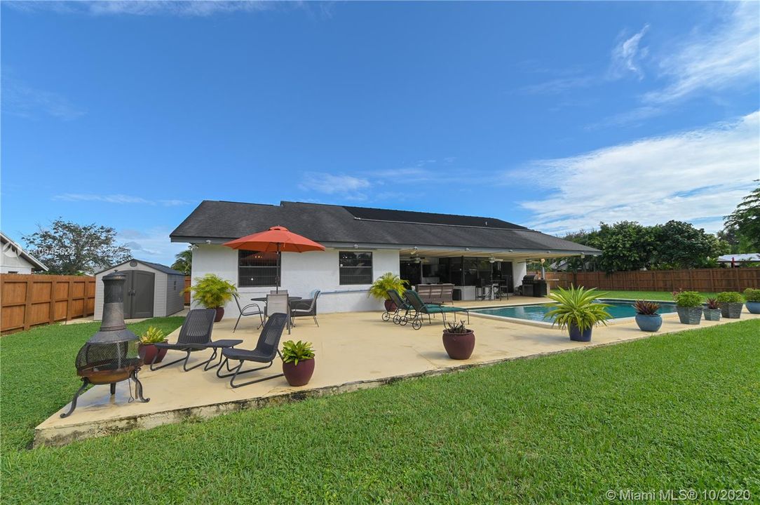 Vendido Recientemente: $489,900 (4 camas, 2 baños, 2246 Pies cuadrados)