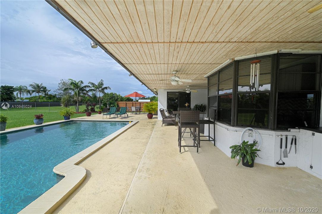 Vendido Recientemente: $489,900 (4 camas, 2 baños, 2246 Pies cuadrados)