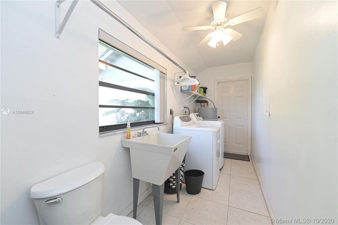 Vendido Recientemente: $489,900 (4 camas, 2 baños, 2246 Pies cuadrados)