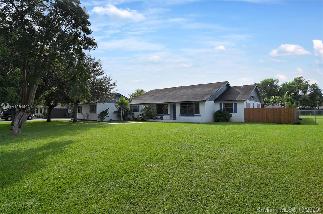 Vendido Recientemente: $489,900 (4 camas, 2 baños, 2246 Pies cuadrados)