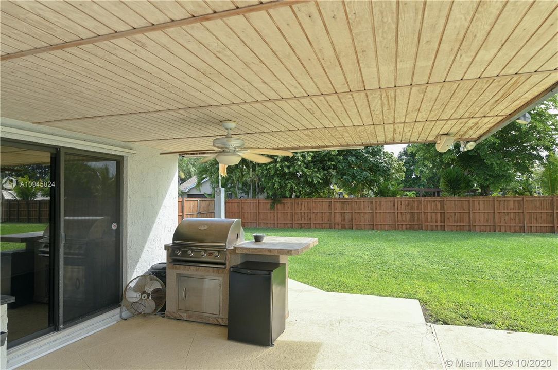 Vendido Recientemente: $489,900 (4 camas, 2 baños, 2246 Pies cuadrados)