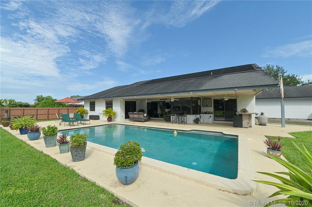 Vendido Recientemente: $489,900 (4 camas, 2 baños, 2246 Pies cuadrados)