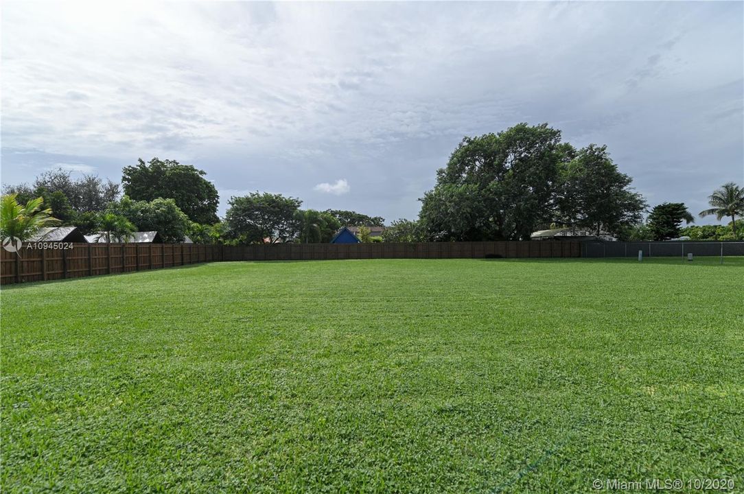 Vendido Recientemente: $489,900 (4 camas, 2 baños, 2246 Pies cuadrados)