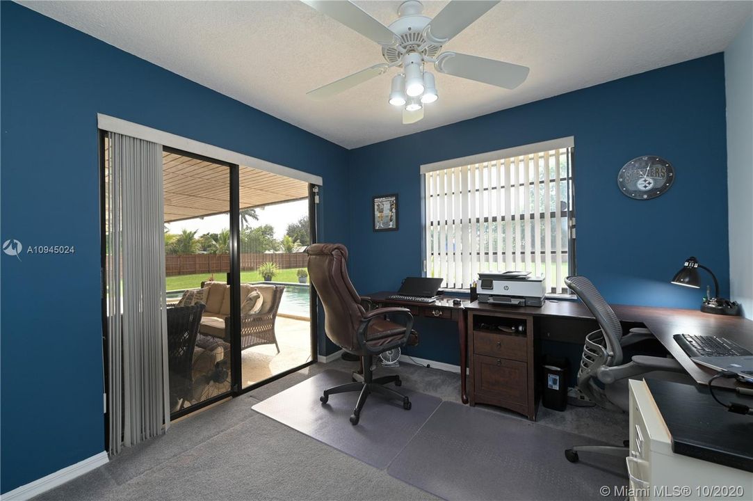 Vendido Recientemente: $489,900 (4 camas, 2 baños, 2246 Pies cuadrados)