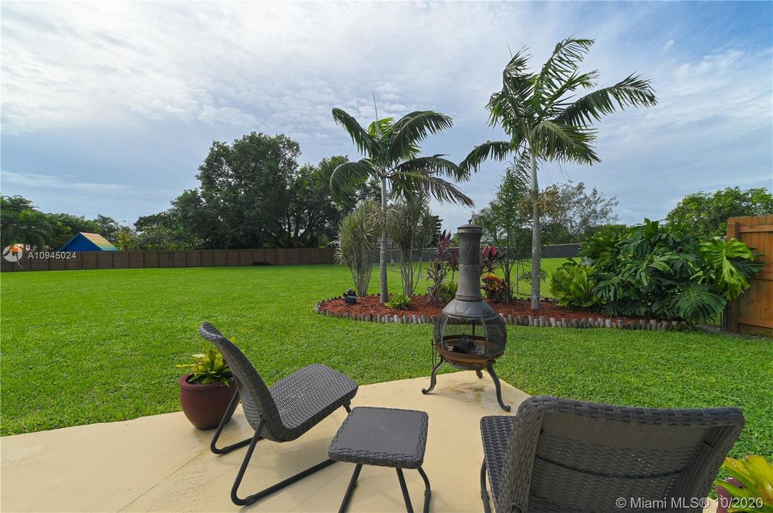 Vendido Recientemente: $489,900 (4 camas, 2 baños, 2246 Pies cuadrados)