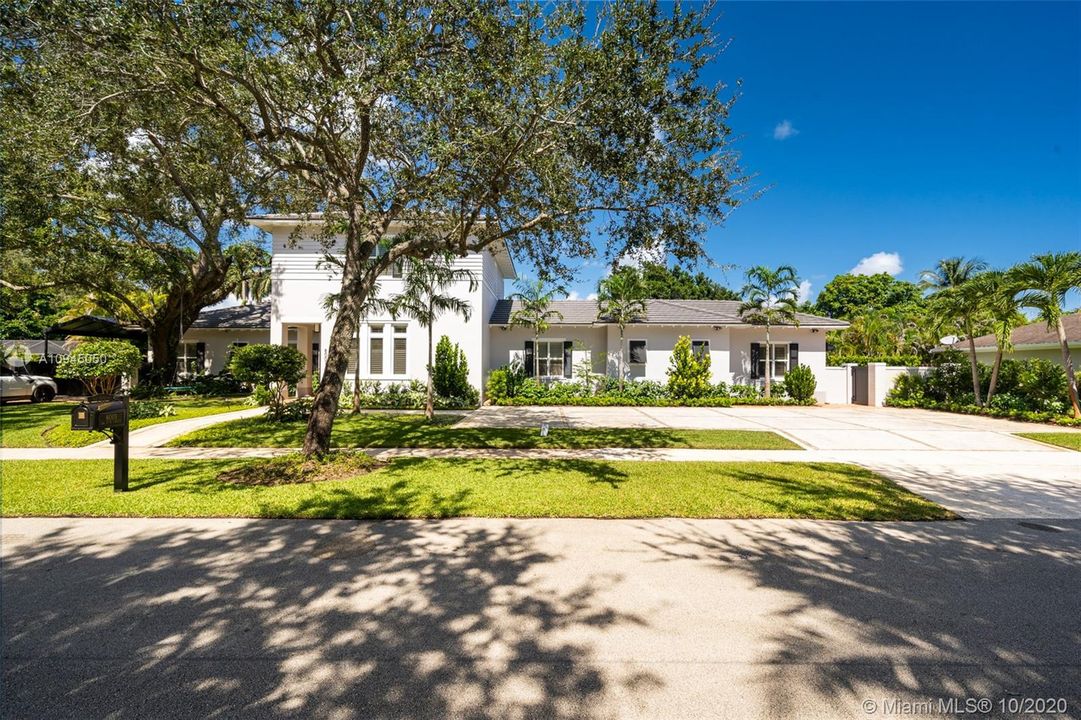 Recently Sold: $1,600,000 (5 beds, 6 baths, 4459 Square Feet)