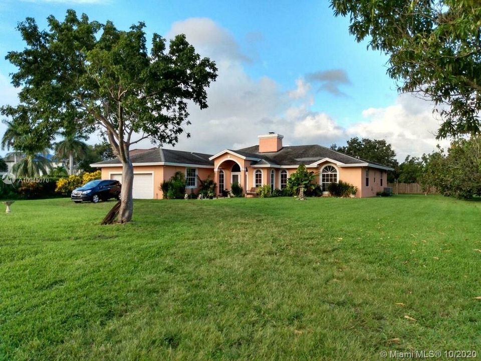 Vendido Recientemente: $788,800 (3 camas, 2 baños, 3116 Pies cuadrados)