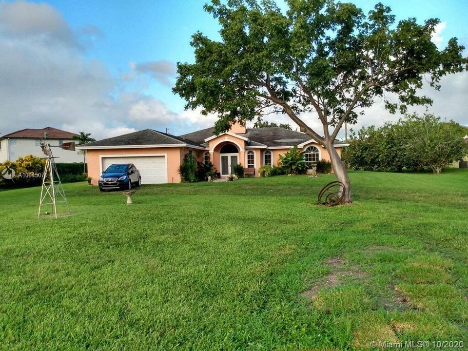 Vendido Recientemente: $788,800 (3 camas, 2 baños, 3116 Pies cuadrados)