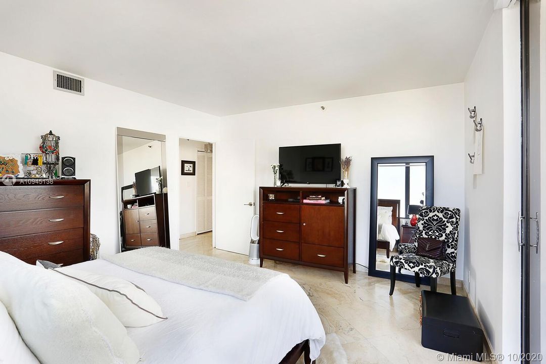 Recently Rented: $2,500 (1 beds, 1 baths, 1042 Square Feet)