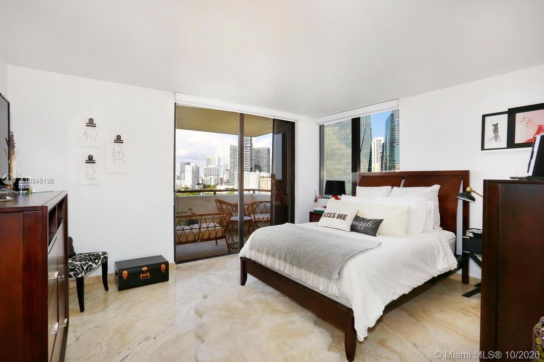 Recently Rented: $2,500 (1 beds, 1 baths, 1042 Square Feet)