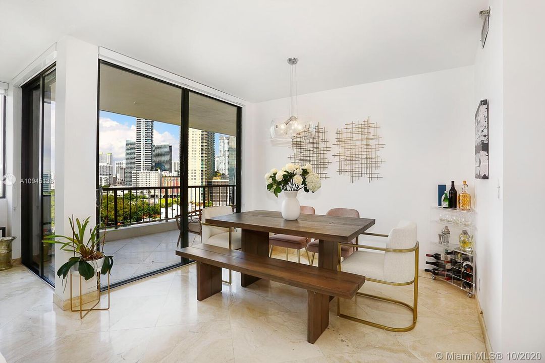 Recently Rented: $2,500 (1 beds, 1 baths, 1042 Square Feet)