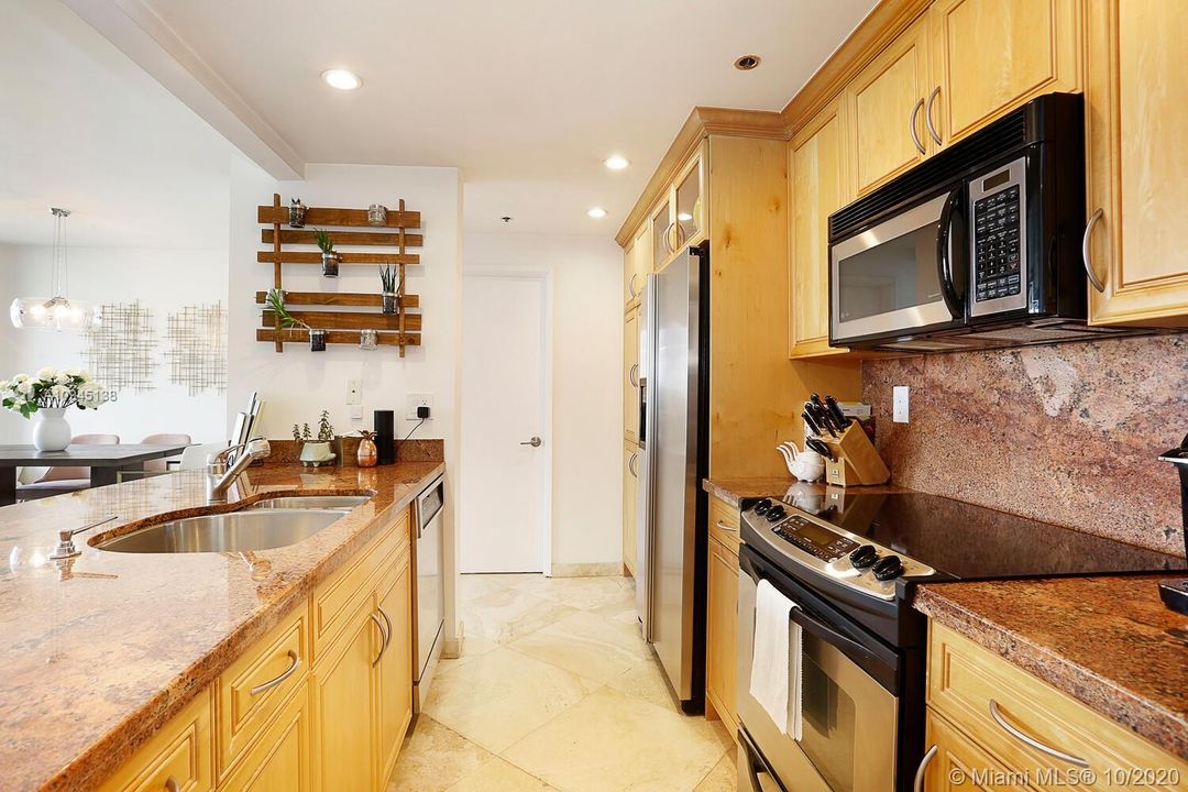 Recently Rented: $2,500 (1 beds, 1 baths, 1042 Square Feet)