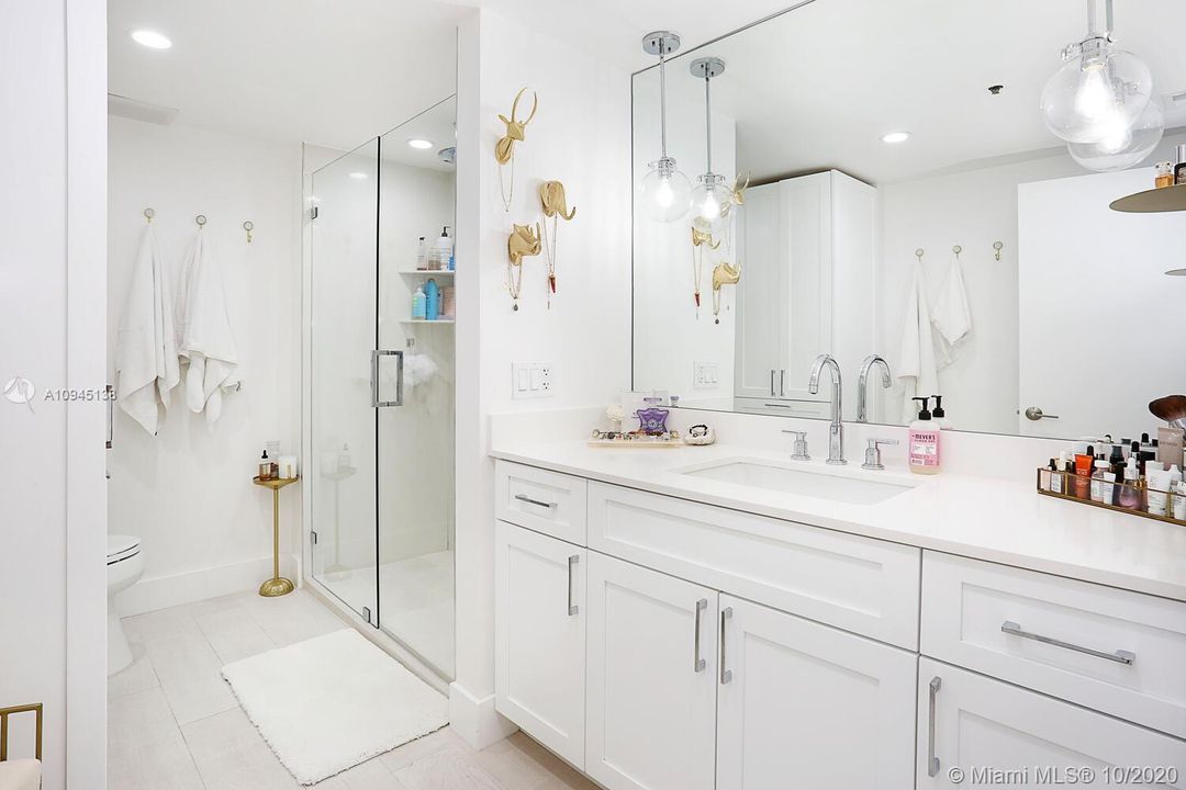 Recently Rented: $2,500 (1 beds, 1 baths, 1042 Square Feet)