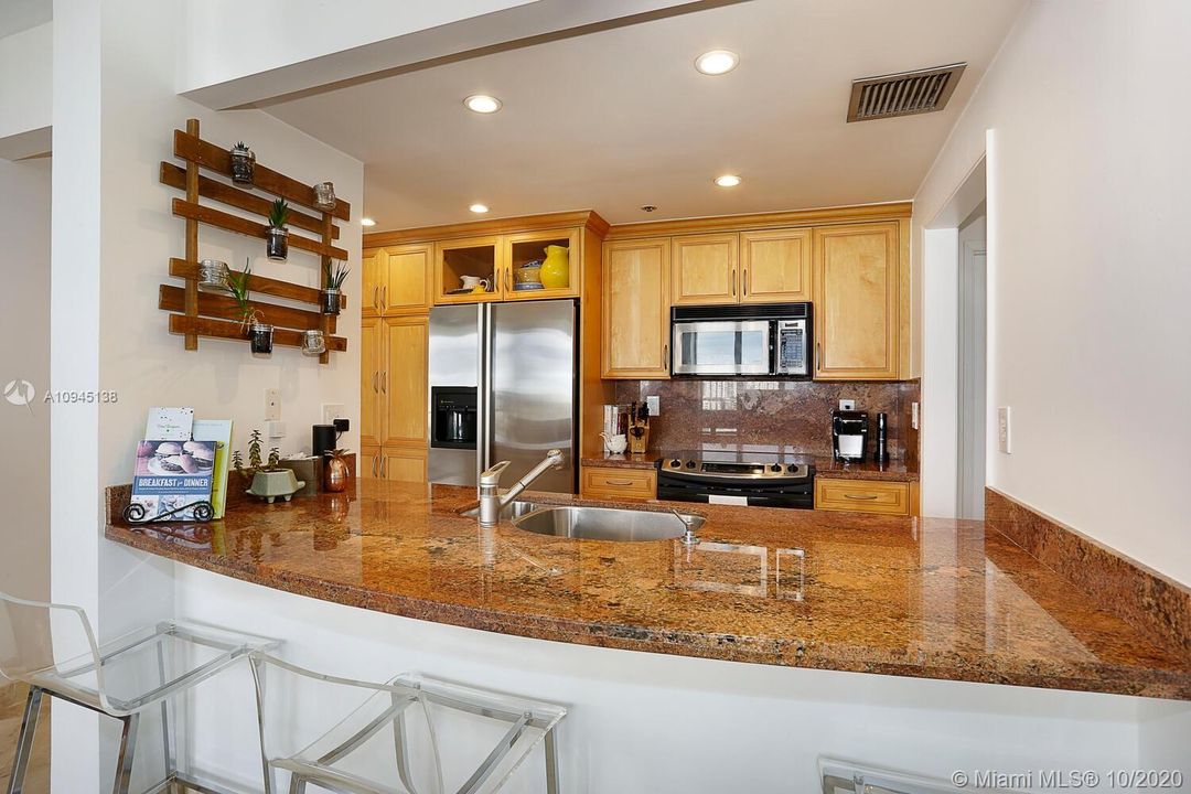 Recently Rented: $2,500 (1 beds, 1 baths, 1042 Square Feet)