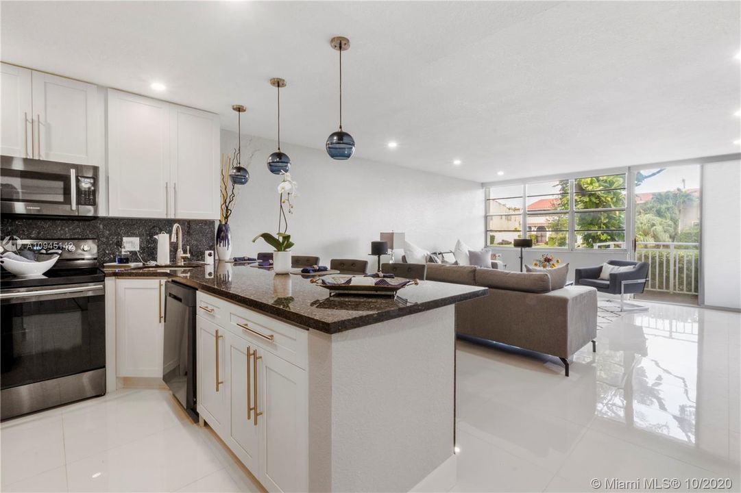 Kitchen / Living Room