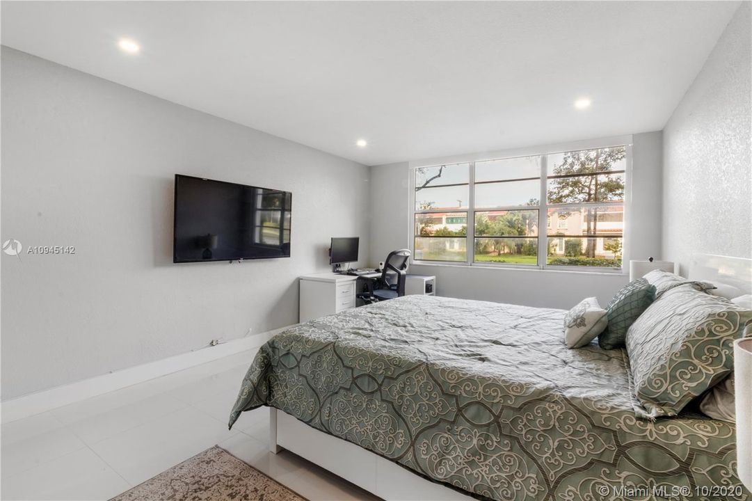 Recently Sold: $145,000 (1 beds, 1 baths, 855 Square Feet)