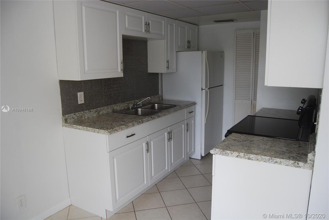 Unit 3 (1/1) Kitchen