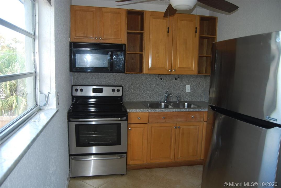 Unit 4 (studio) Kitchen