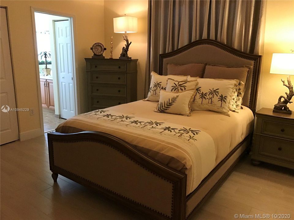 Vendido Recientemente: $999,000 (4 camas, 3 baños, 0 Pies cuadrados)