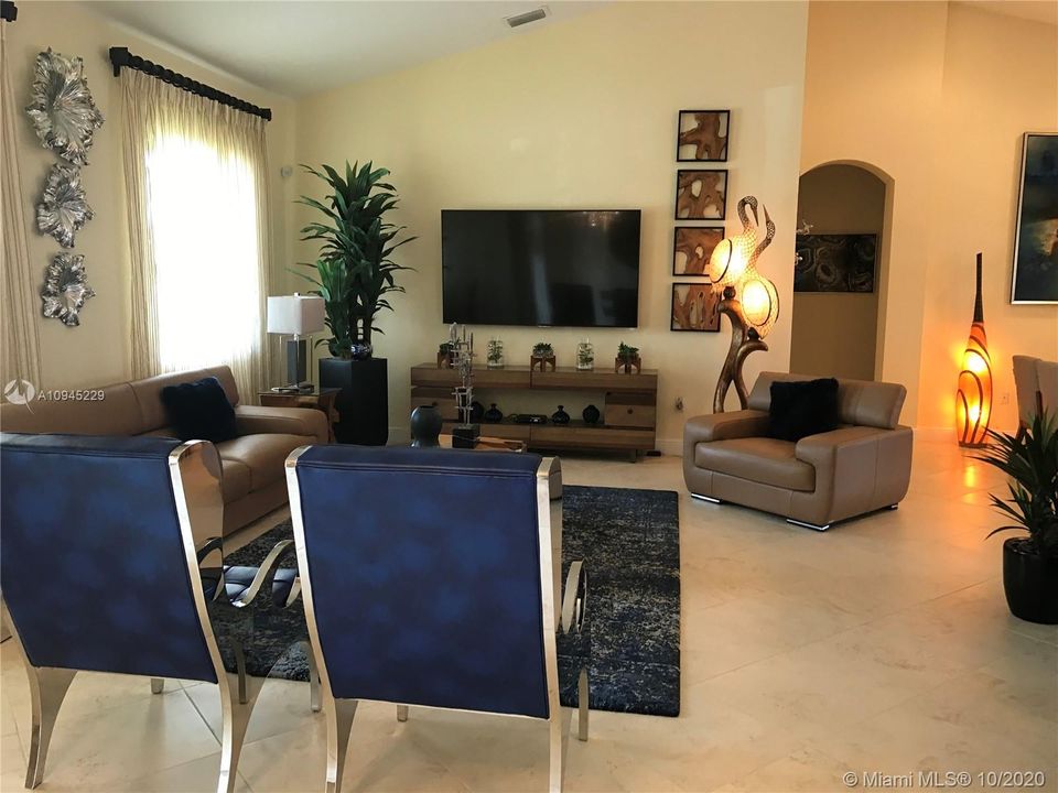 Vendido Recientemente: $999,000 (4 camas, 3 baños, 0 Pies cuadrados)