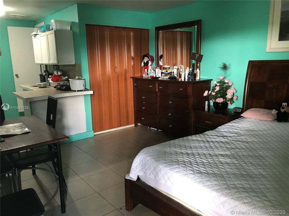 Vendido Recientemente: $999,000 (4 camas, 3 baños, 0 Pies cuadrados)