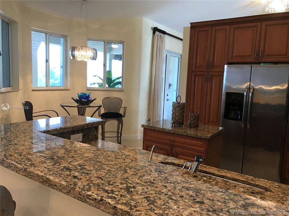 Vendido Recientemente: $999,000 (4 camas, 3 baños, 0 Pies cuadrados)