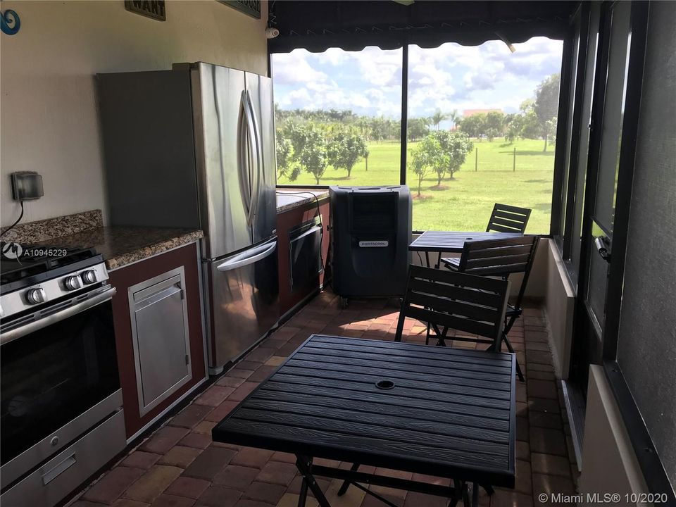 Vendido Recientemente: $999,000 (4 camas, 3 baños, 0 Pies cuadrados)