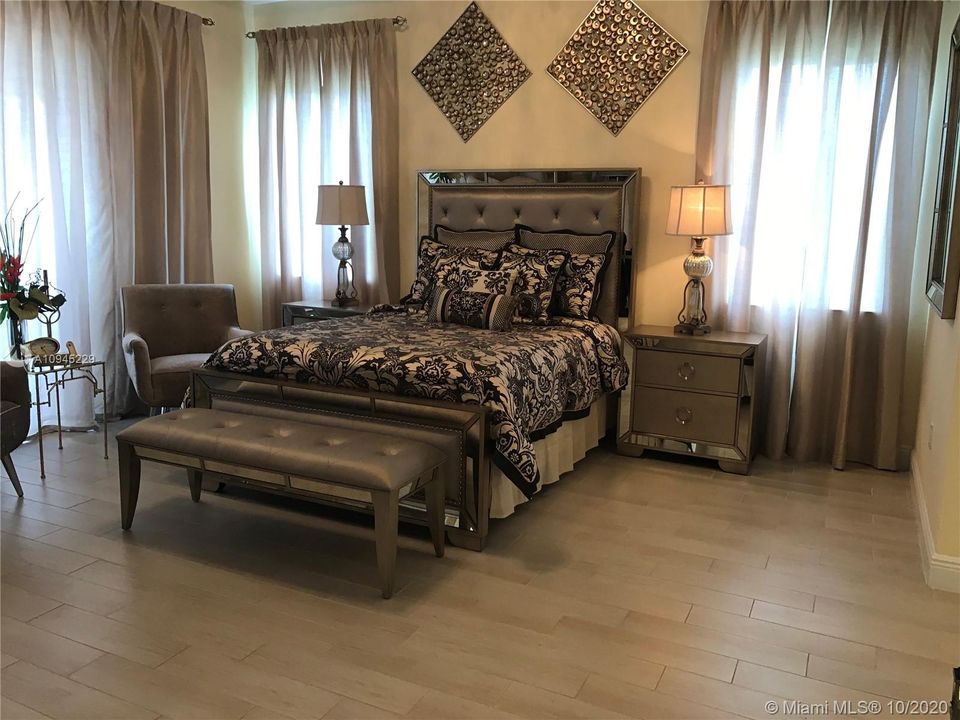 Vendido Recientemente: $999,000 (4 camas, 3 baños, 0 Pies cuadrados)