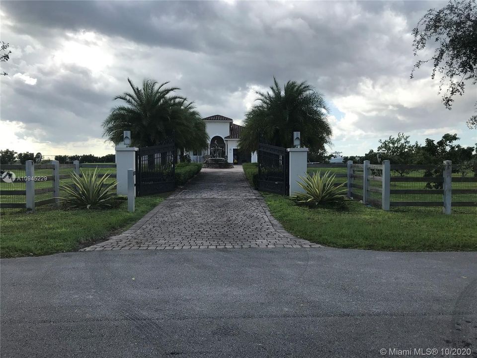 Vendido Recientemente: $999,000 (4 camas, 3 baños, 0 Pies cuadrados)