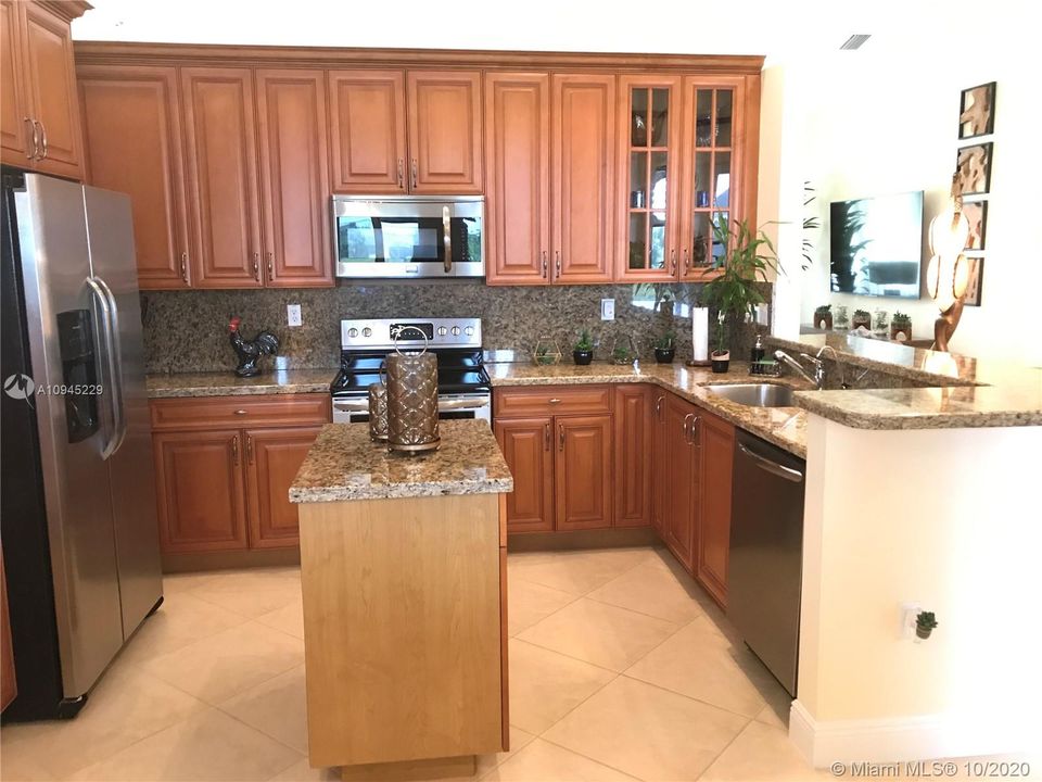 Vendido Recientemente: $999,000 (4 camas, 3 baños, 0 Pies cuadrados)