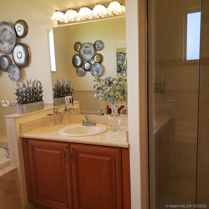 Vendido Recientemente: $999,000 (4 camas, 3 baños, 0 Pies cuadrados)