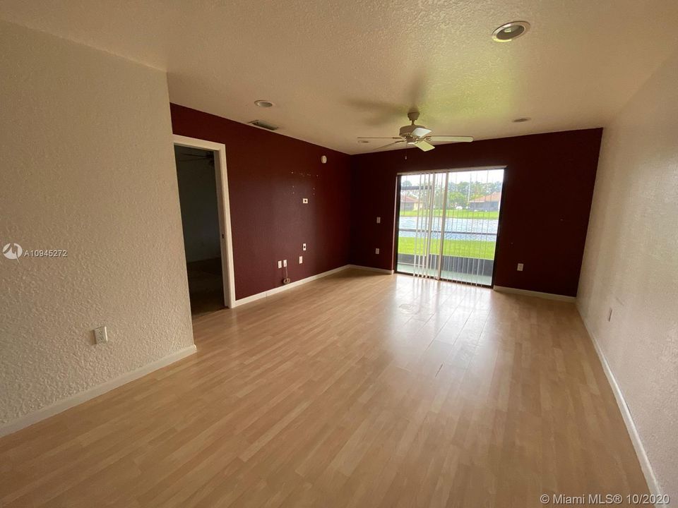 Недавно продано: $195,000 (3 спален, 2 ванн, 1144 Квадратных фут)