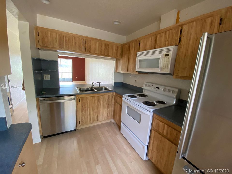 Недавно продано: $195,000 (3 спален, 2 ванн, 1144 Квадратных фут)