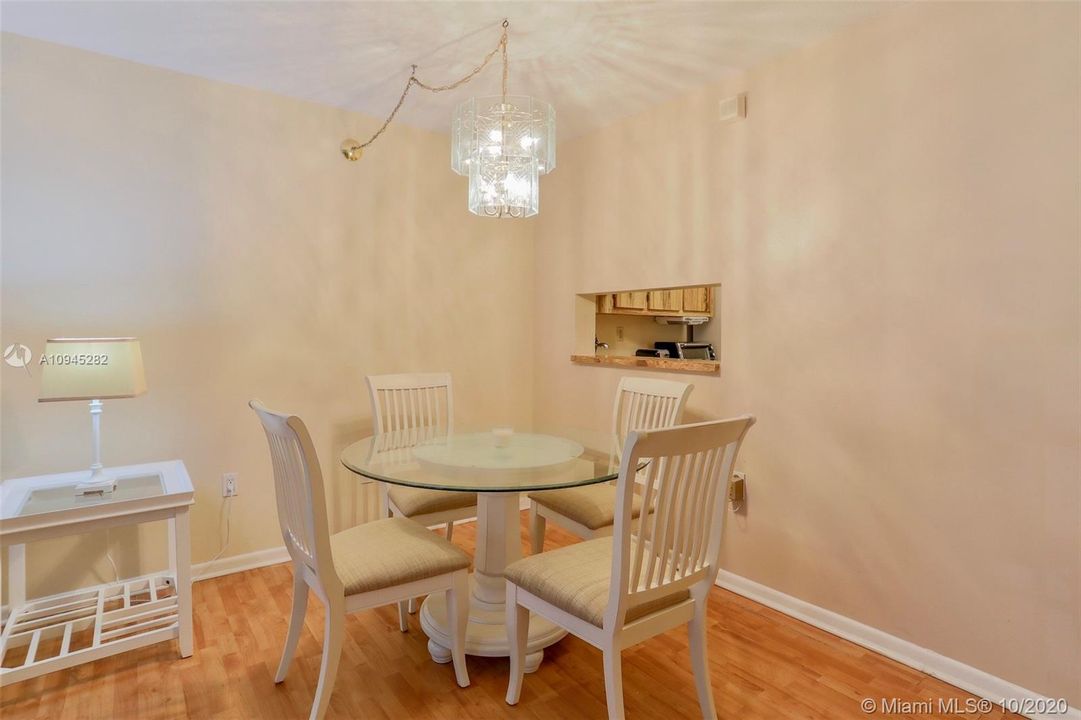 Недавно продано: $139,000 (1 спален, 1 ванн, 705 Квадратных фут)