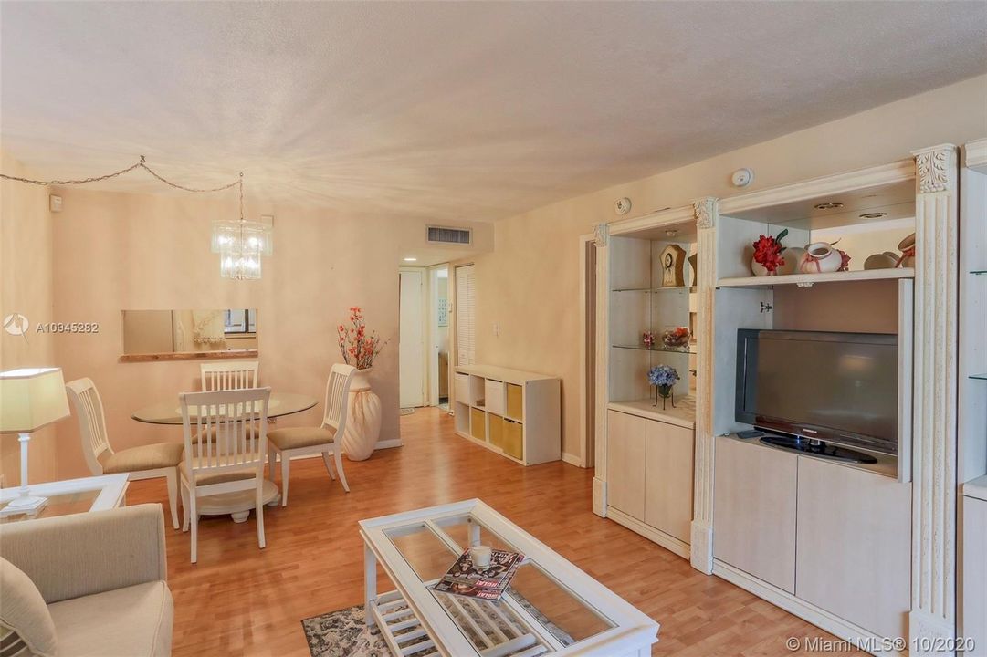 Недавно продано: $139,000 (1 спален, 1 ванн, 705 Квадратных фут)