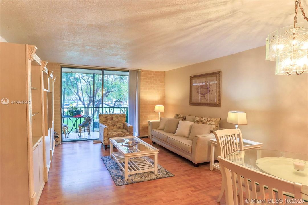 Недавно продано: $139,000 (1 спален, 1 ванн, 705 Квадратных фут)